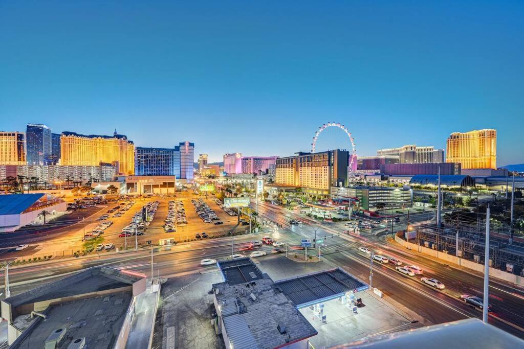Ultimate Las Vegas Getaway One Bedroom Suite With Balcony, Kitchen, Gym, Pool & Free Parking Exterior photo