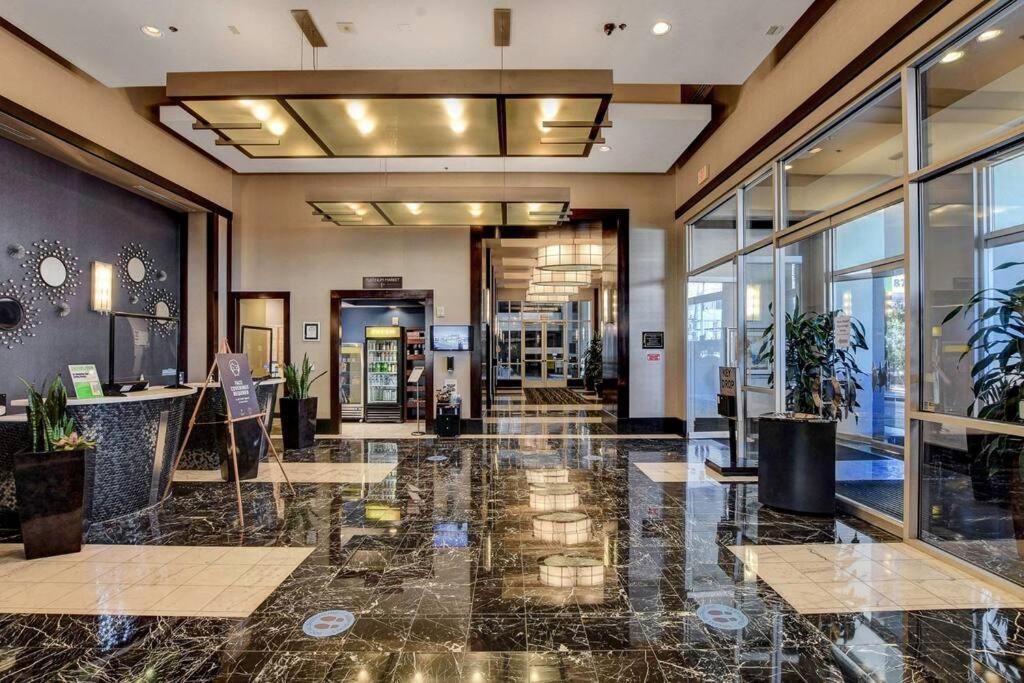 Ultimate Las Vegas Getaway One Bedroom Suite With Balcony, Kitchen, Gym, Pool & Free Parking Exterior photo