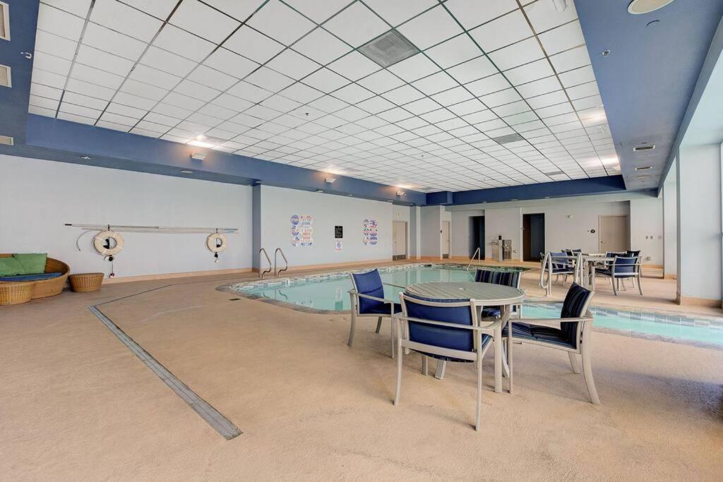 Ultimate Las Vegas Getaway One Bedroom Suite With Balcony, Kitchen, Gym, Pool & Free Parking Exterior photo