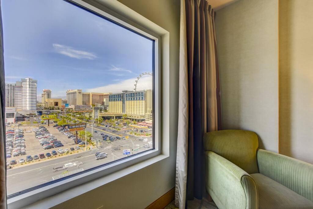 Ultimate Las Vegas Getaway One Bedroom Suite With Balcony, Kitchen, Gym, Pool & Free Parking Exterior photo