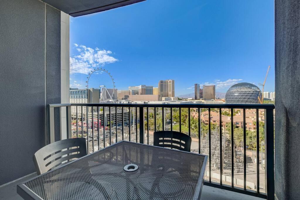 Ultimate Las Vegas Getaway One Bedroom Suite With Balcony, Kitchen, Gym, Pool & Free Parking Exterior photo