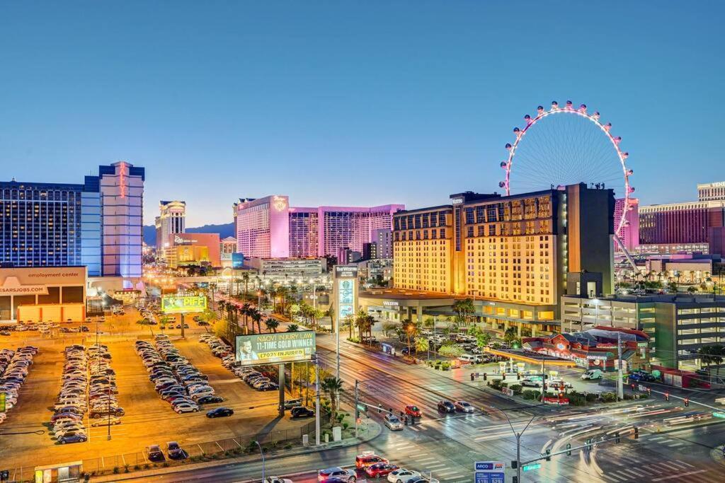 Ultimate Las Vegas Getaway One Bedroom Suite With Balcony, Kitchen, Gym, Pool & Free Parking Exterior photo